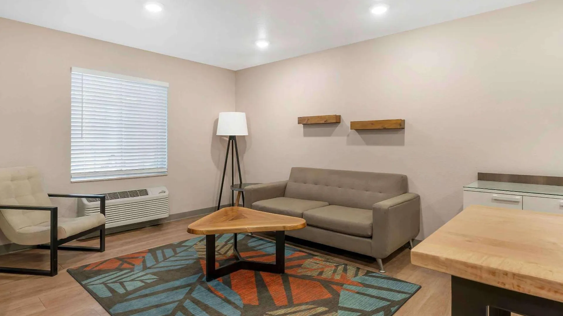 Extended Stay America Select Suites - Louisville - Airport Hotel
