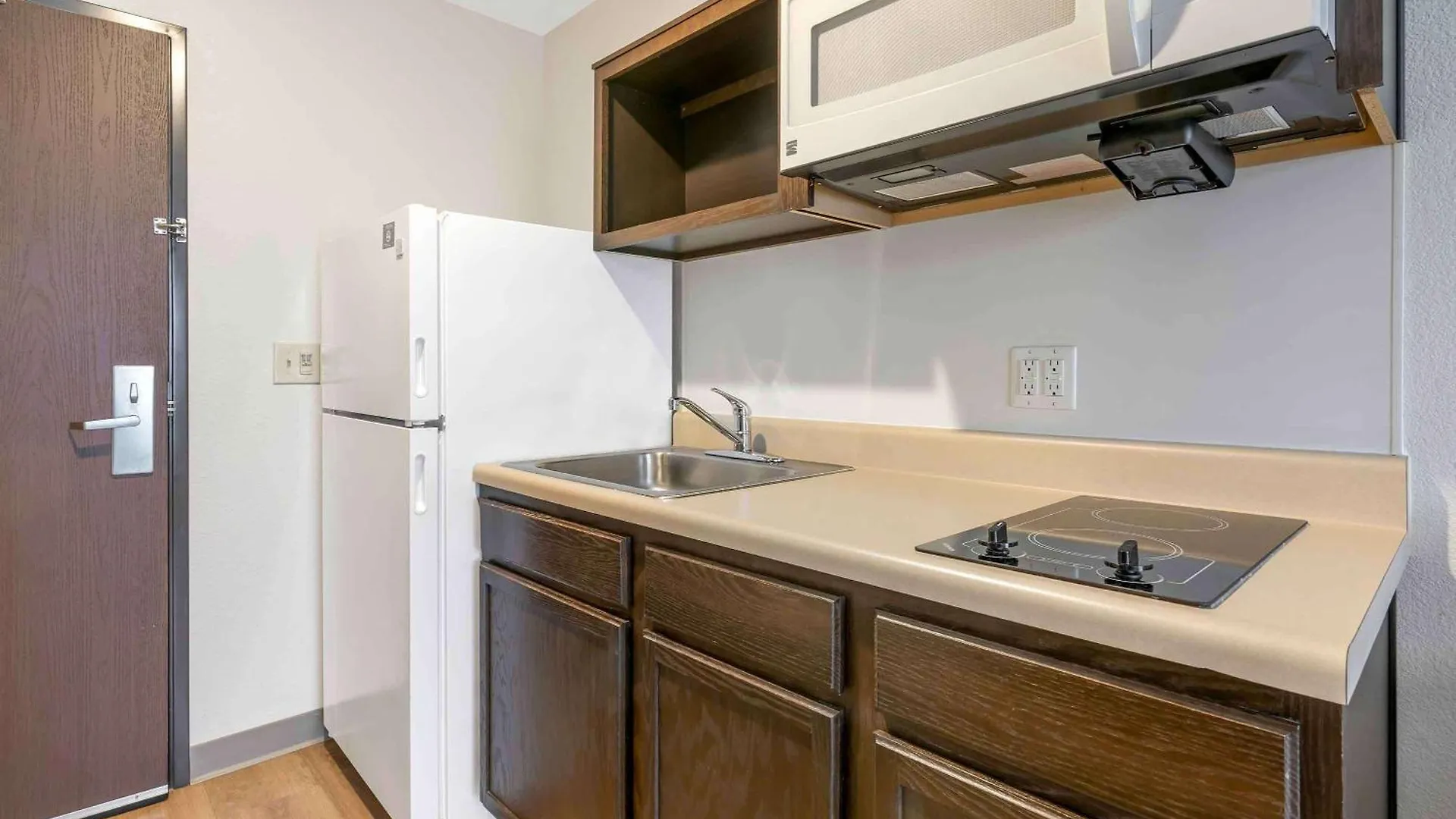 Extended Stay America Select Suites - Louisville - Airport Hotel
