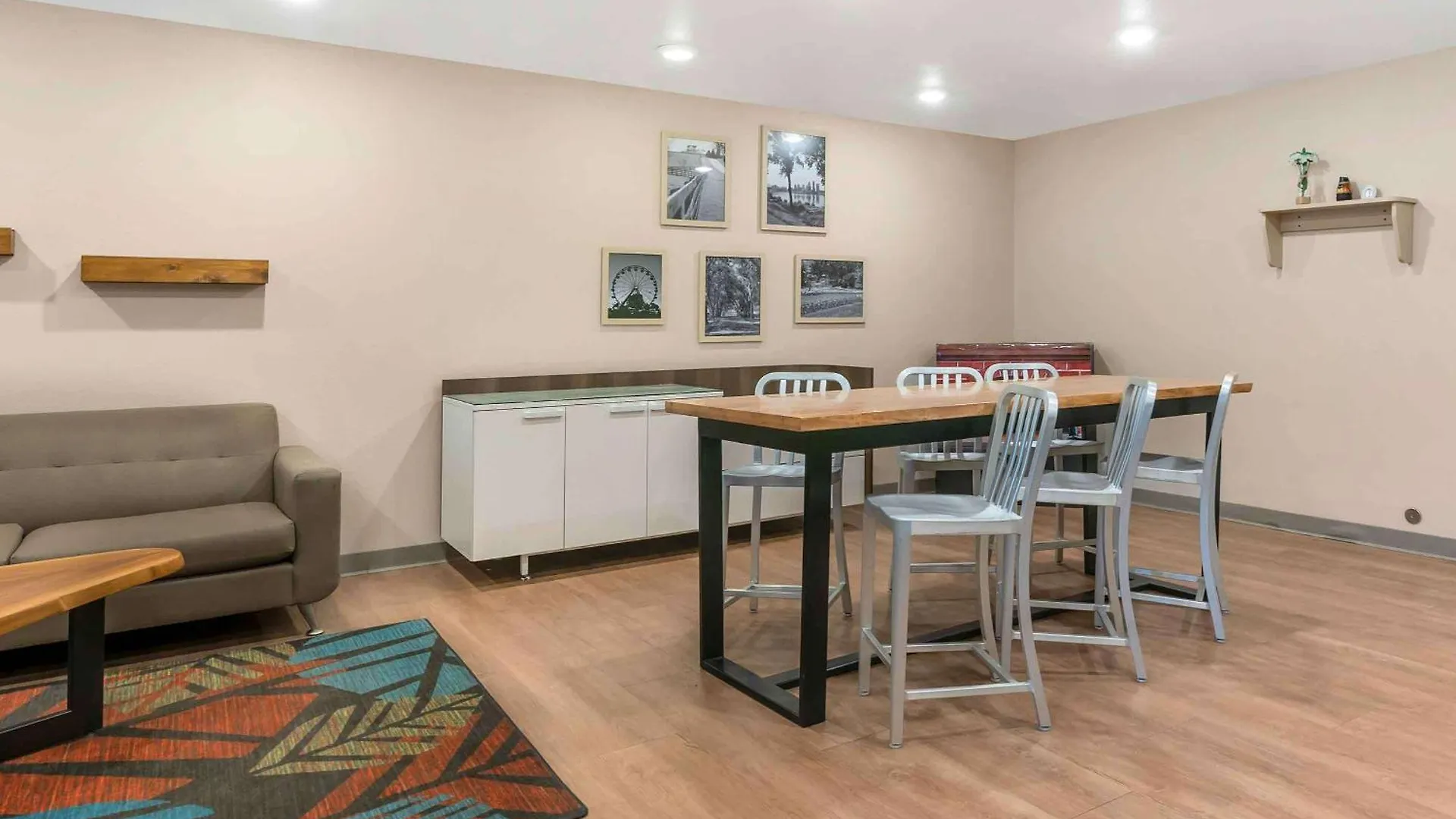 Extended Stay America Select Suites - Louisville - Airport